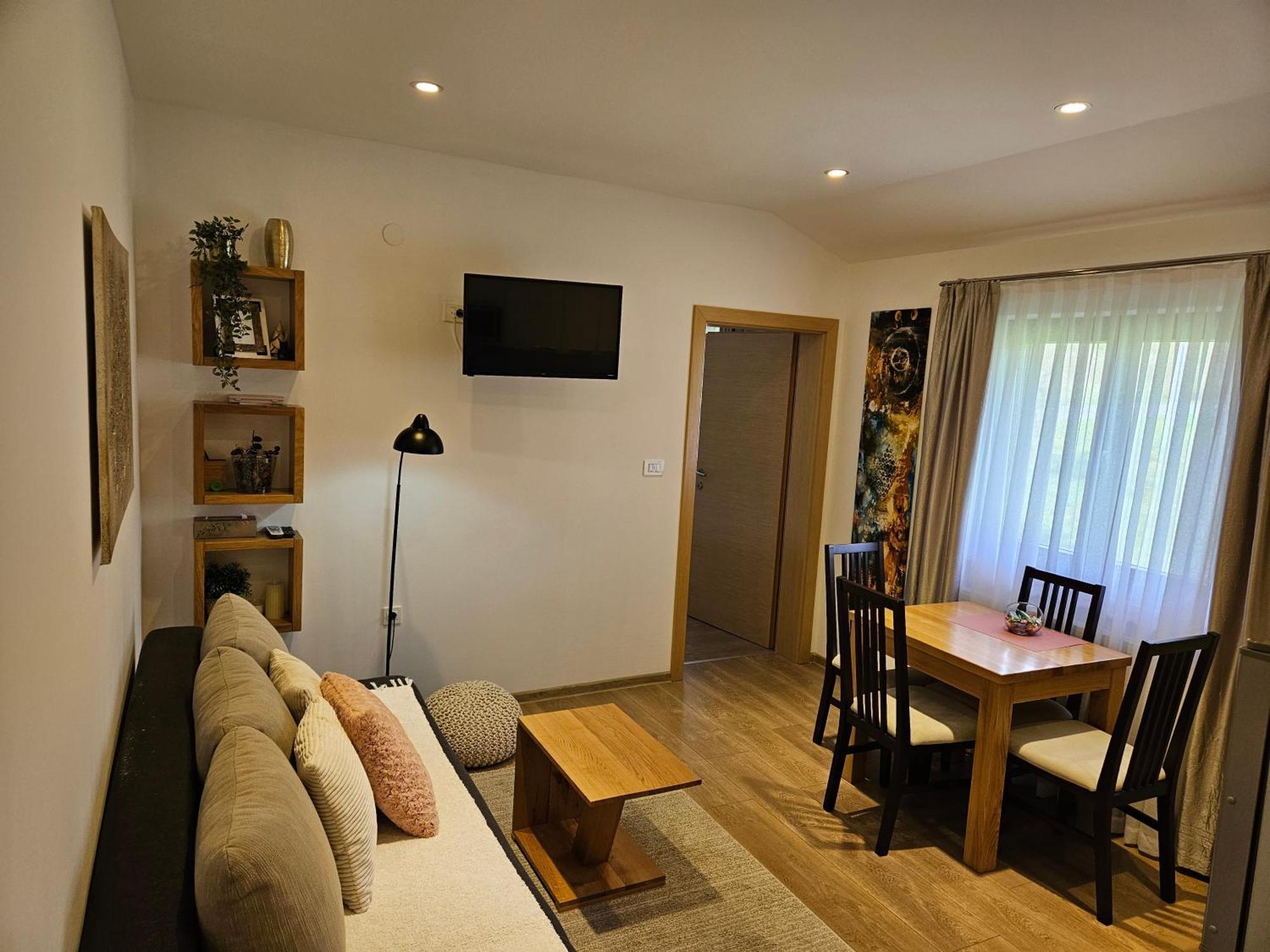 Apartments Woodnotes Licko Petrovo Selo Exterior photo