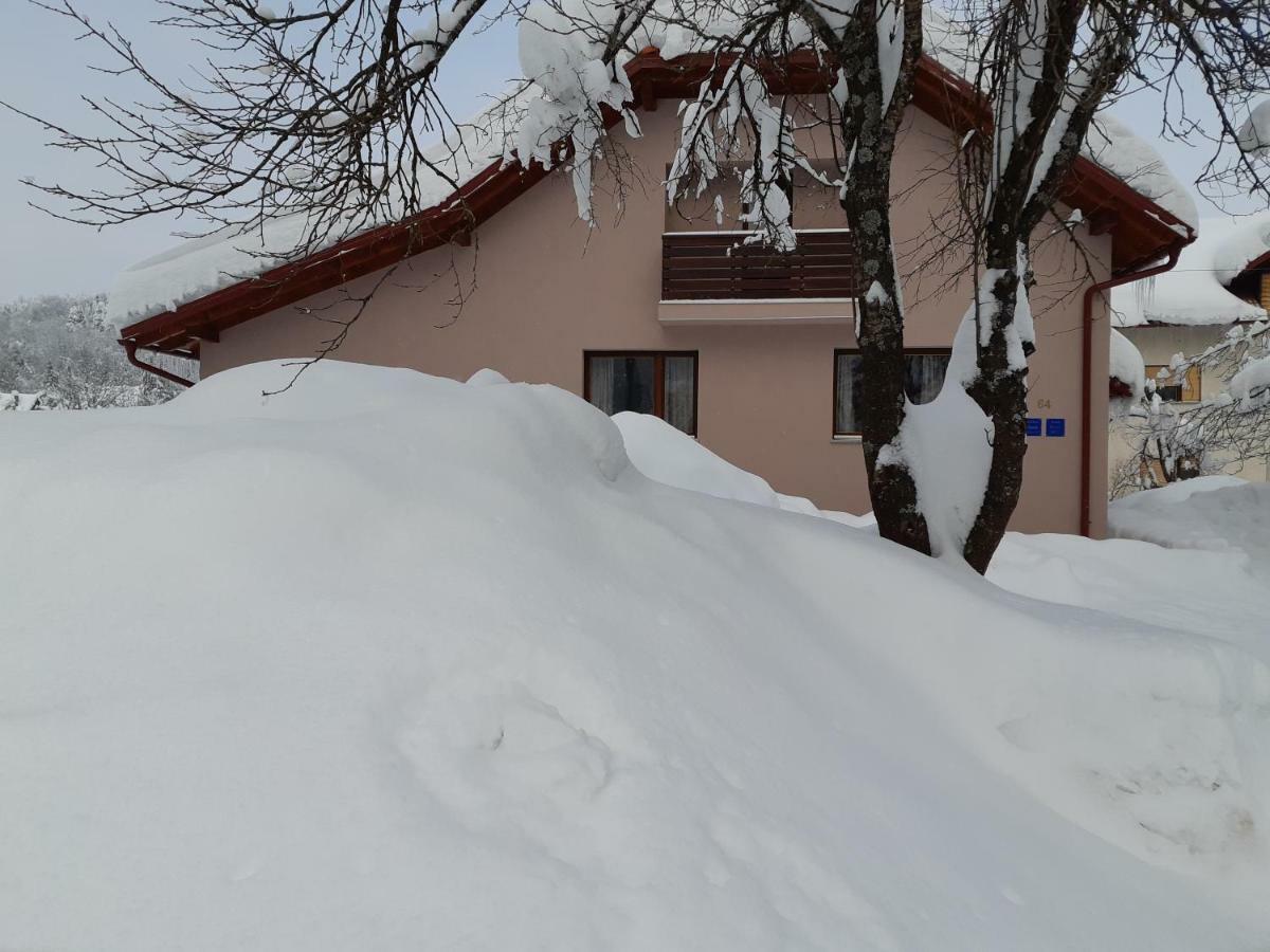 Apartments Woodnotes Licko Petrovo Selo Exterior photo
